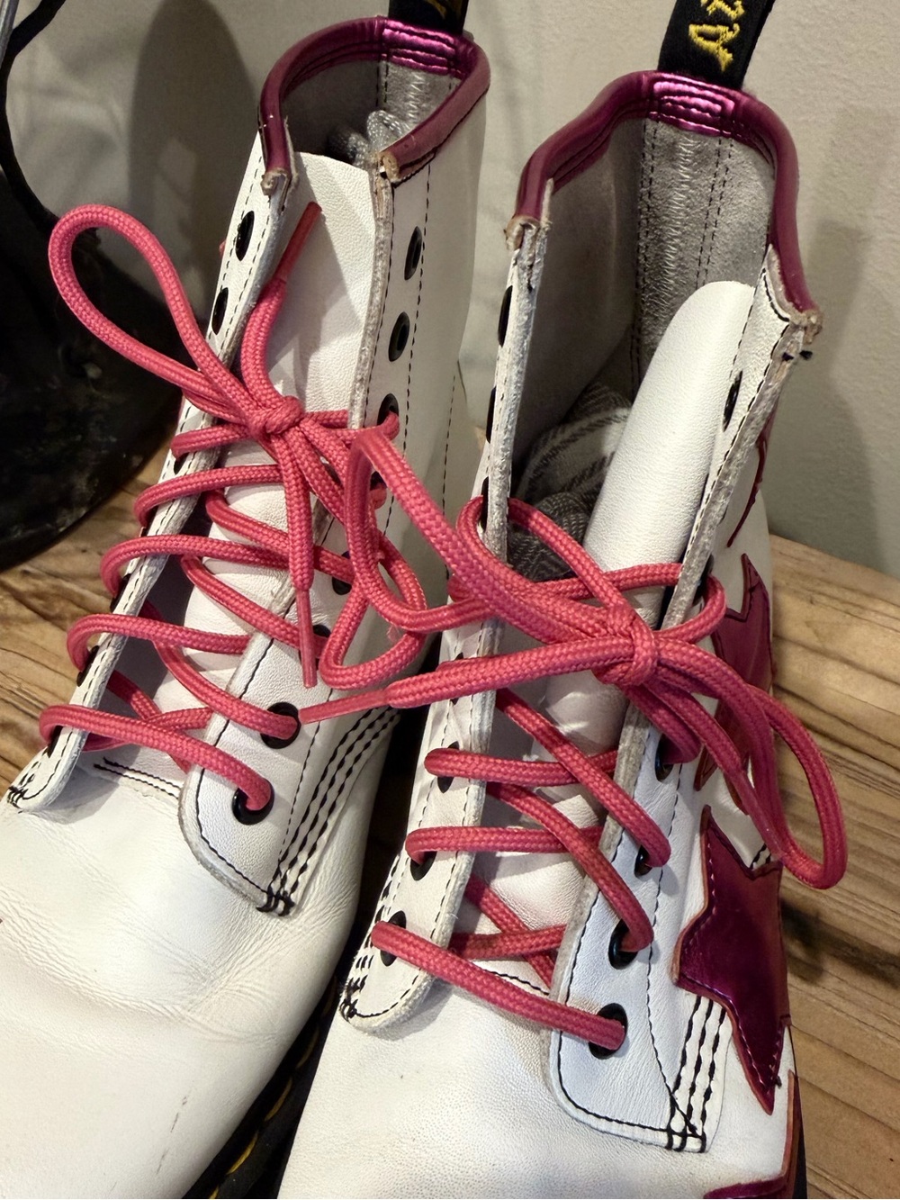 Dr. Martens Stella White Magenta Electric 8 Eye Metallic Star Combat Boots 9 - Picture 11 of 16